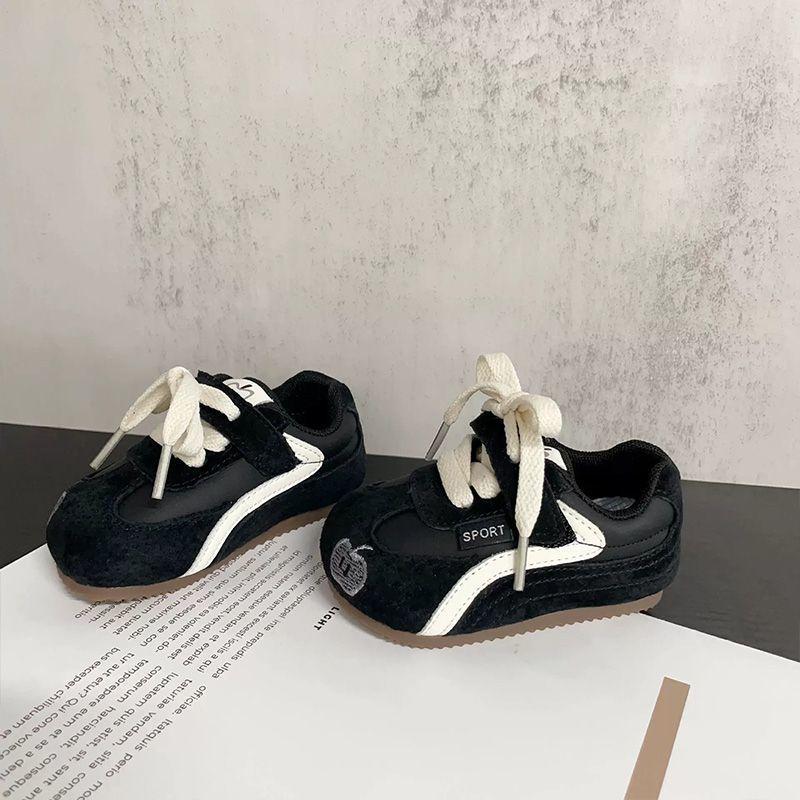 

Детские моральные тренировочные кроссовки 2025 весна и осень новые мальчики дышащие универсальные кроссовки девочки повседневная обувь мягкая подошва спортивная обувь 19 чёрный