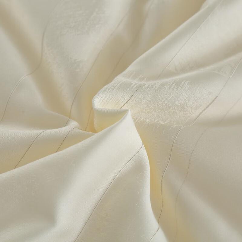 PLAYBOY Warm Lock Quilt