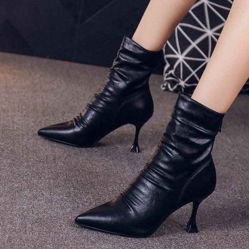 Dámske čižmy Martin z pravej kože na stiletto podpätku do polovice lýtka, nový štýl 2025, špicatá špička, plus zamat.