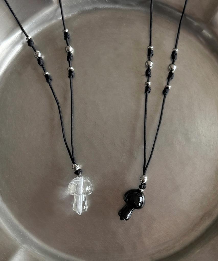 Fantastic Planet Mono Mushroom String Necklace (2Colors)