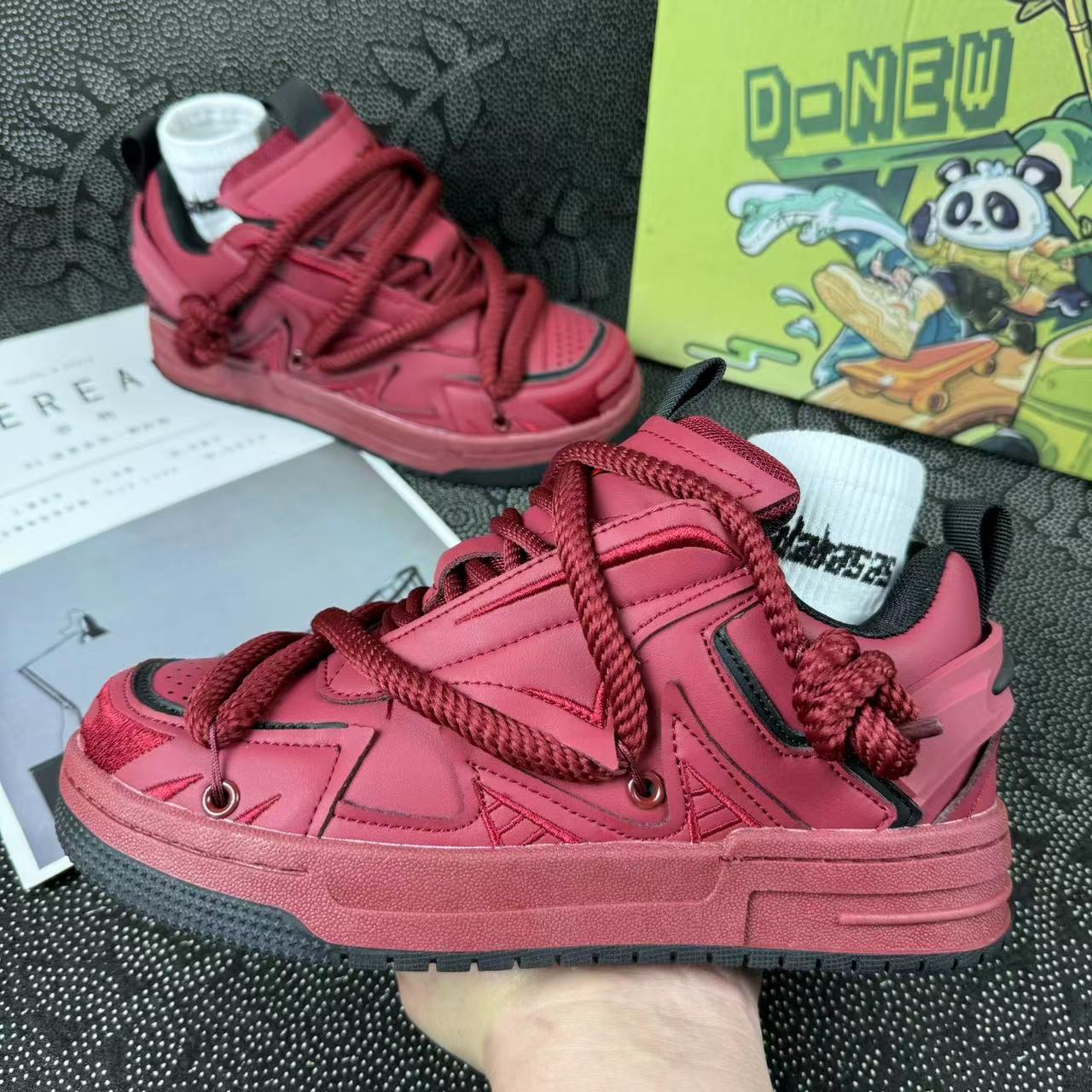 

Взуття на товстій підошві, що збільшує зріст, для чоловіків і жінок 2024 літо нова мода повсякденне універсальне дихаюче нішевий тренд хлібне взуття tide 44