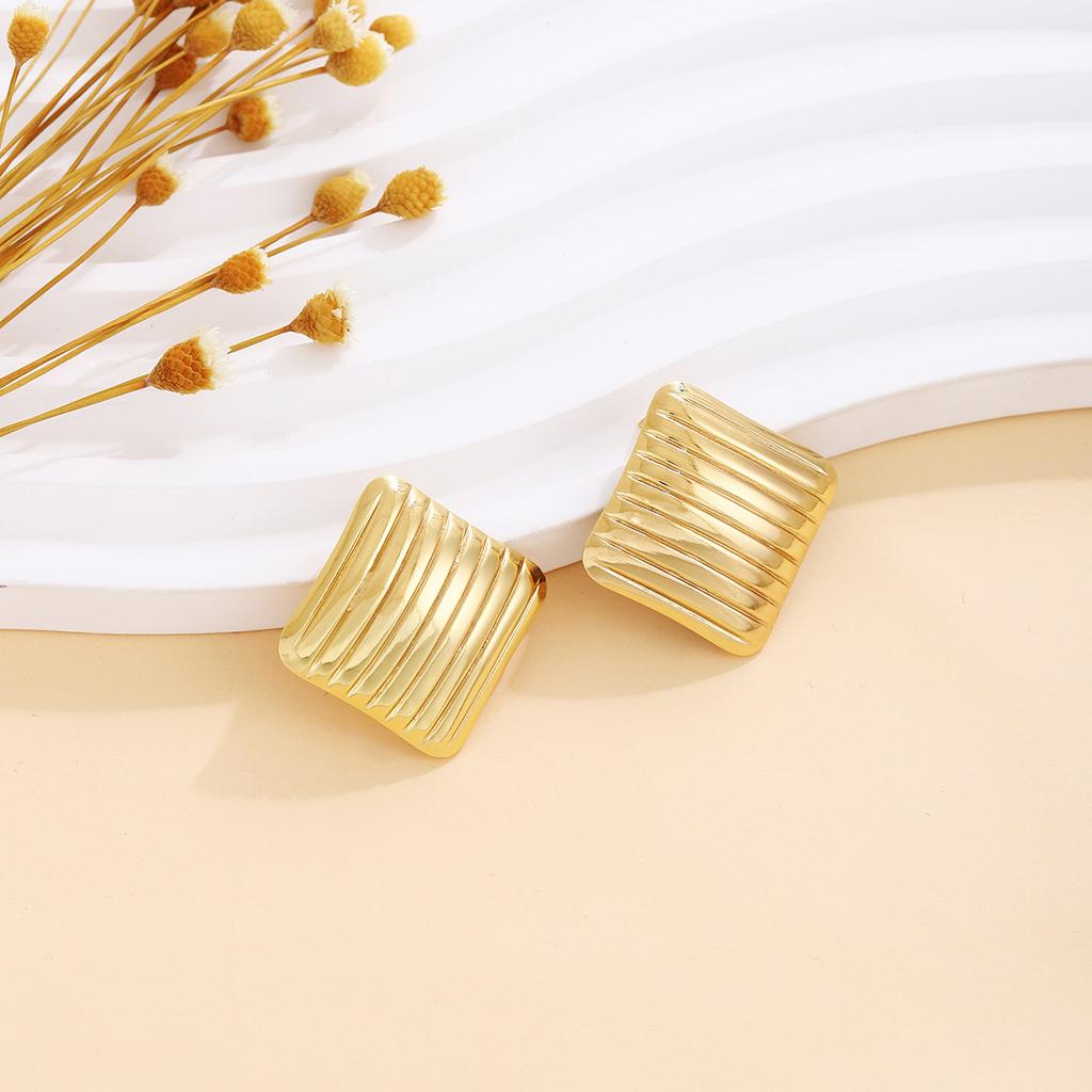 Love Flower Pleated Creative Earrings Women'S Retro Light Luxury High-End Bow Simple Stud Earrings