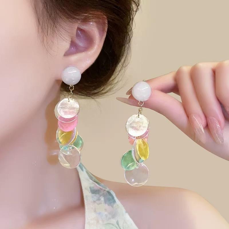 Acryl-Quasten-Muschel-Steckohrringe - Bunter Sommerurlaubsstil für Damen