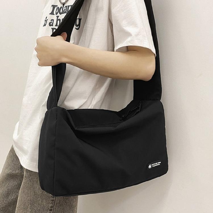 Fashionable Unisex Shoulder Bag with Ample Storage Space Casual Crossbody Bags