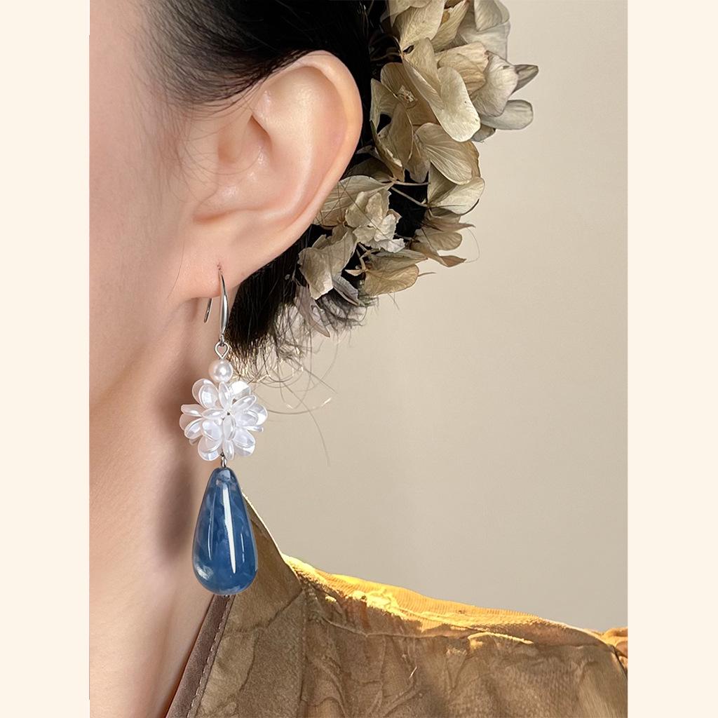 Elegant Blue Gradient Hydrangea Pearl Drop Earrings - Handmade Niche Design for Women