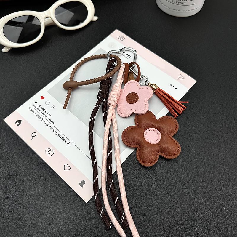 Yogodlns Trendy PU Leather Sunflower Bag Pendant Contrasting Cartoon Five Petal Flower Keychain Fashion Car Keyring Bag Pendant Women