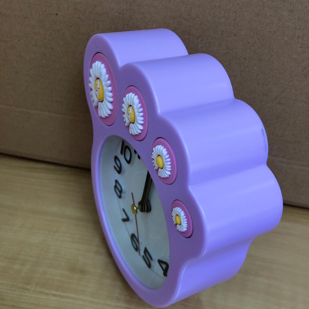 New Japanese and Korean Foot Daisy Gift Alarm Clock 3D Three-dimensional Digital Lazy Bedside Decoration Clock Super Quiet