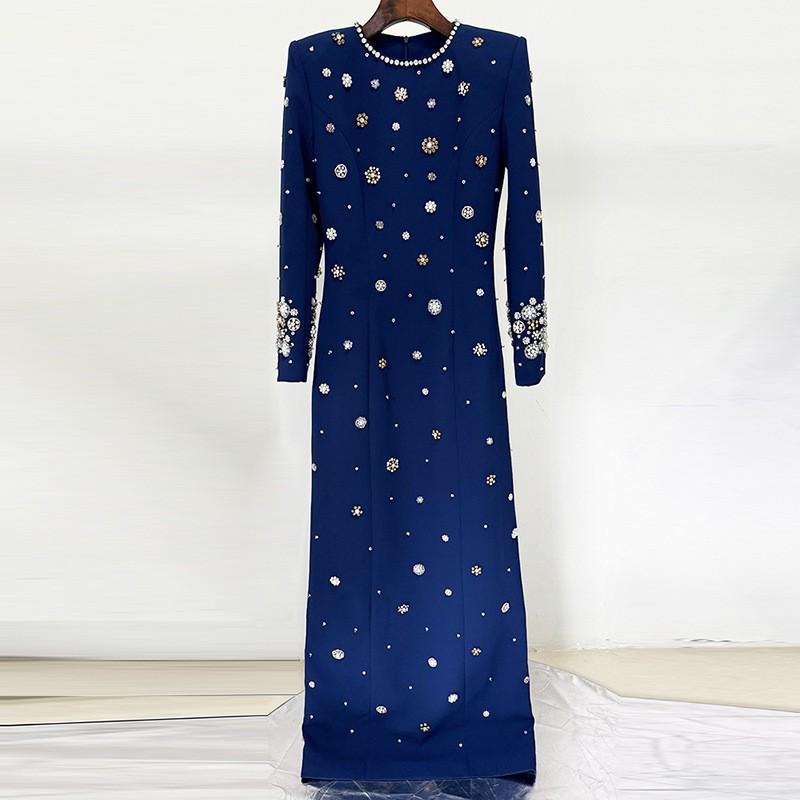Coleção Primavera 2026: Vestido de Gala Justo com Pedrarias e Strass e Saia Longa