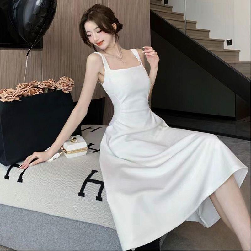White suspender dress, new French square neck medium and long pleated meat cover dress.