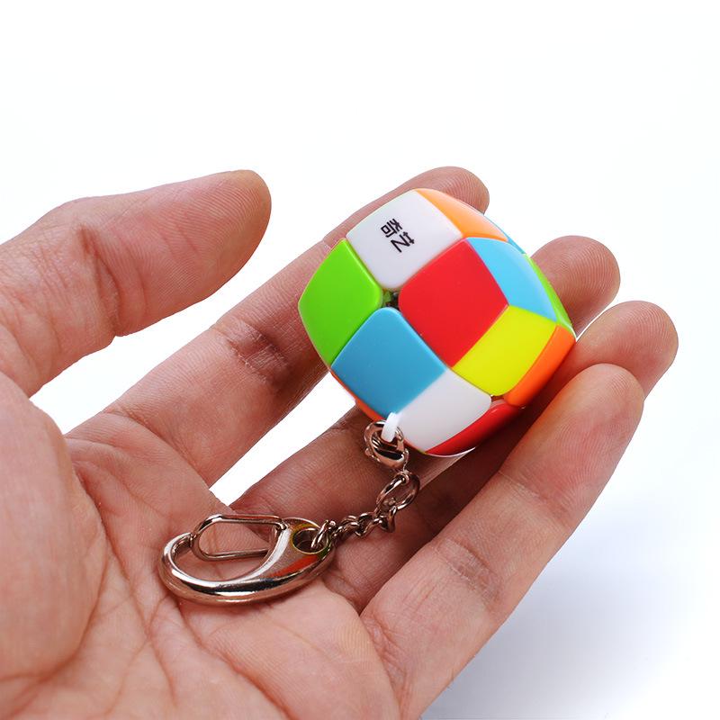 Qiyi Mini Rotating Rubik's Cube Keychain - 3x3x3 Cube Pendant with Smooth 2x2x2 Small Mantou Option