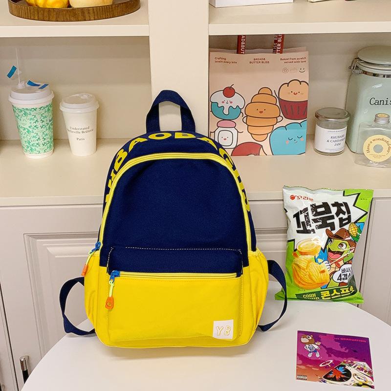The schoolbag has high value, sweet, fresh and cute printing back, and the leisure and large capacity of junior high school students.