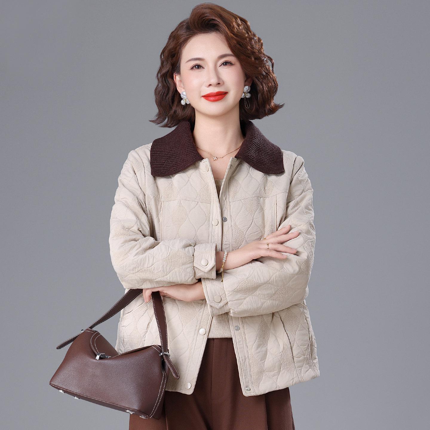 

Elegant Spring Diamond Quilted Lapel Jacket for Middle-Aged Women - Loose Fit and Stylish Short Coat 5XL (75-82.5 kg)