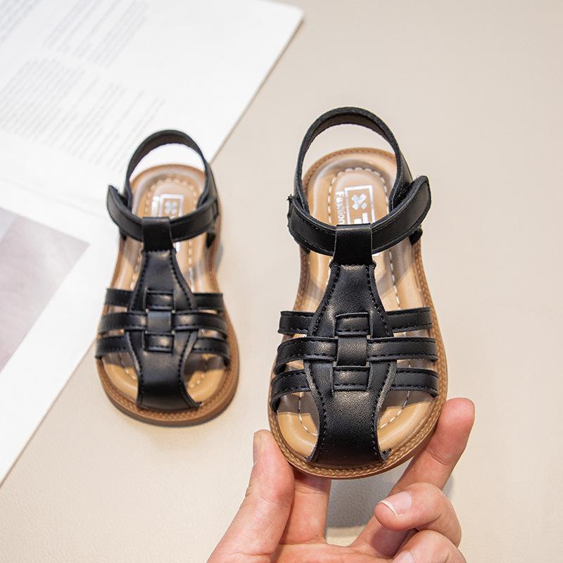 Flickors flätade sandaler 2025 sommar nya babyflickors romerska sandaler mjukbottnade prinsesskor barns strandskor trend