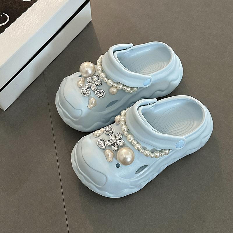 Simple and versatile exquisite and sweet fashion casual platform hole shoes women's summer pearl retro heightening bag head sandals