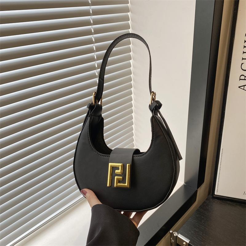 

New niche design handbag literary and high-end texture temperament popular versatile single shoulder underarm bag чорний