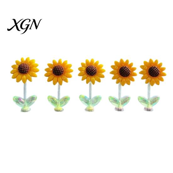 Car Interior Decor for Teen Girls Sunflower Dashboard Decor, Resin Wobble Flower Ornament with Non Cute Slip Adhesive, Shaking Rearview Mirror Office