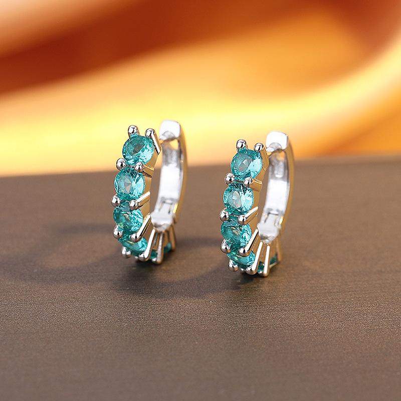 

Earrings: Straight Needle Row Diamond Earrings, Women S Niche Design, D-Shaped Earrings, High-End Wind Ear Buckles зелений