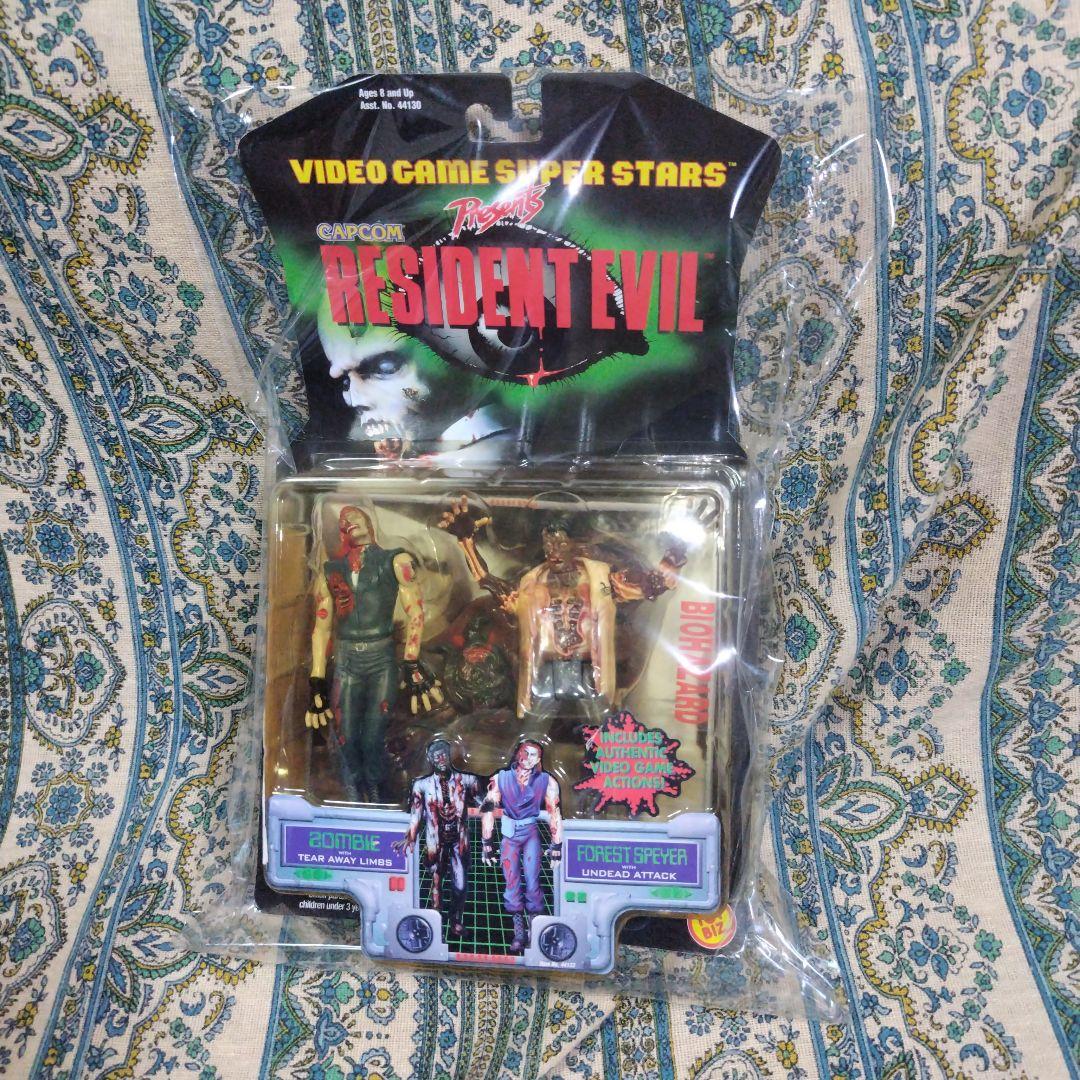 

[USED] TOYBIZ Resident Evil Zombie & Forest Spire