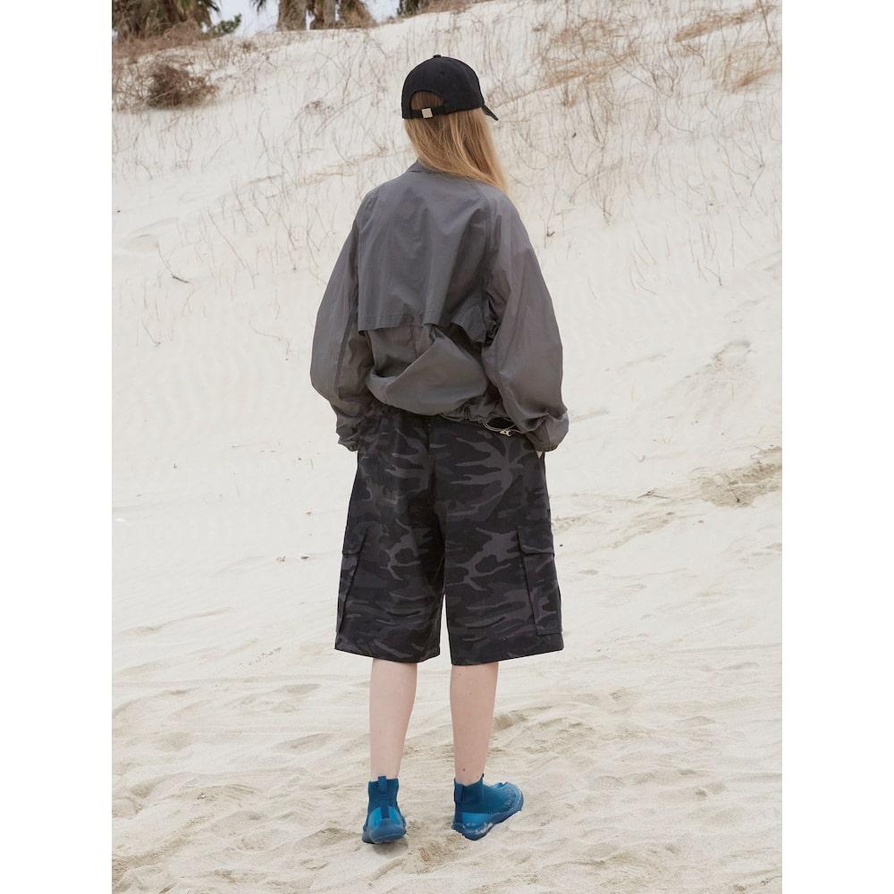 Saendeusaundeu (Unisex) Camouflage Banding Bermuda Shorts Charcoal