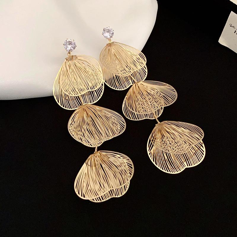 European and American Personalized Metal Fringed Earrings Niche Simple Long Stud Earrings High-end Light Luxury Earrings Women