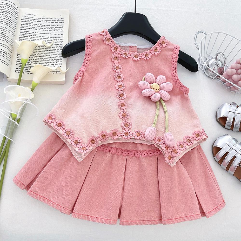 

Комплект для девочек: джинсовый жилет с цветочным принтом и шорты - Новая мода 2025 120cm