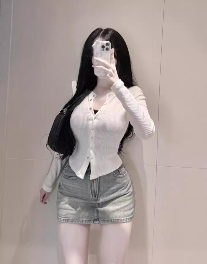 A must-have from Dongdaemun, Korea: Sexy, single-breasted, slim-fit, long-sleeved women's cardigan, perfect for daily wear.
