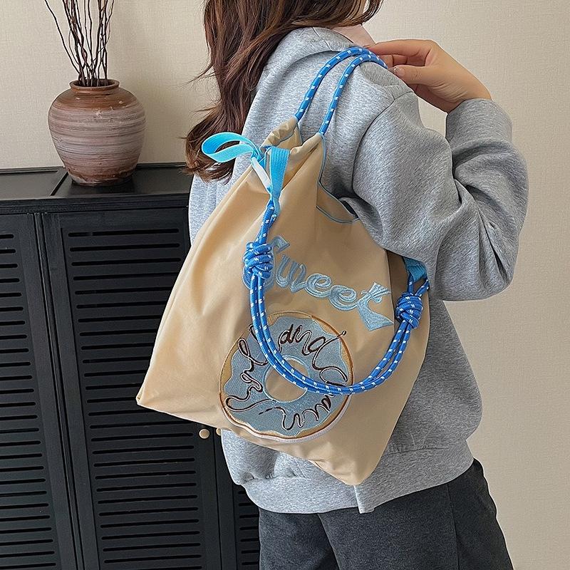 2025 Exquisite Embroidery Eco-Friendly Nylon Canvas Crossbody Shoulder Bag for Women
