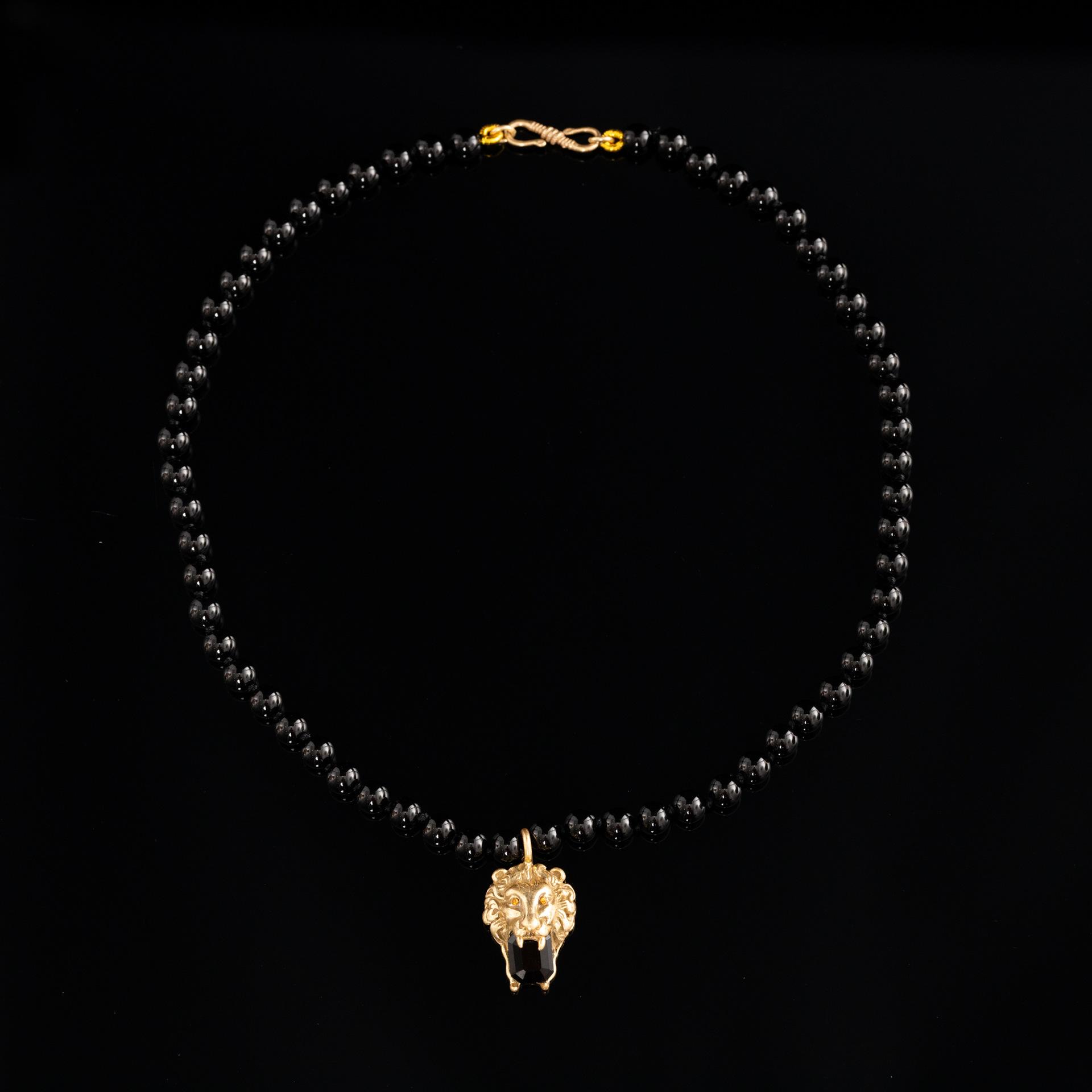 

Гальванізований кулон у вигляді голови лева Ретро Чорний Натуральний камінь Висококласний темперамент Ланцюжок на шию Нішевий дизайн Жіночий намисто