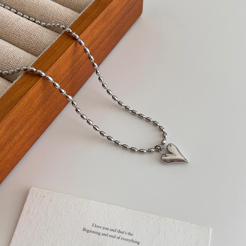 Blogger Chic Gold & Silver Color-Block Heart Necklace: Elegant Titanium Steel Beaded Design for Women