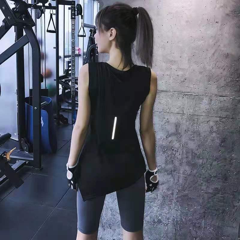 Women's Quick-Dry Yoga Vest: Breathable, Loose-Fit Summer Blouse for Training & Fitness