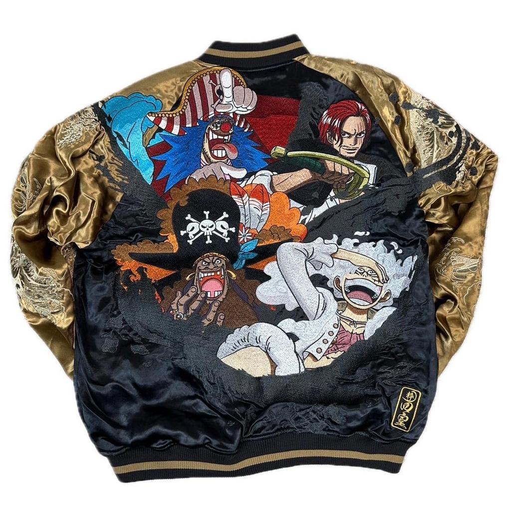 Karakuri Damashii ONE PIECE Kolaborace Japonský Vzor Sukajan Plně Vyšívaná Oboustranná Suvenýrová Bunda Yonko Černovous Teach Shanks Zrzavé Vlasy