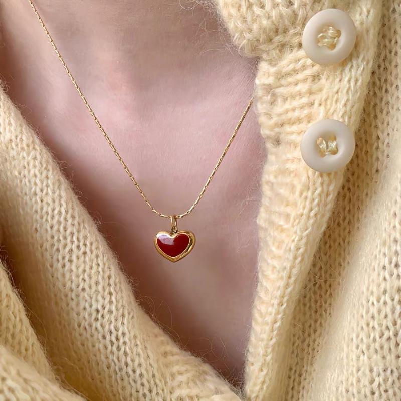 Red Heart-shaped Titanium Steel Necklace, Female, Temperament, Fashionable Design, Small Red Heart Collarbone Chain, Peach Heart Pendant for Women