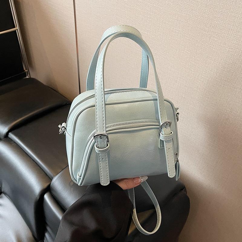 Retro beautiful bag summer women 2025 new trend portable bowling bag casual messenger shell bag