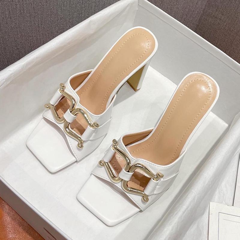 Neue blaue Denim-Slipper Damen Outdoor Pantoletten High Heels Mode Metallschnalle Designer-Sandalen Eckige Zehenpartie Damenschuhe
