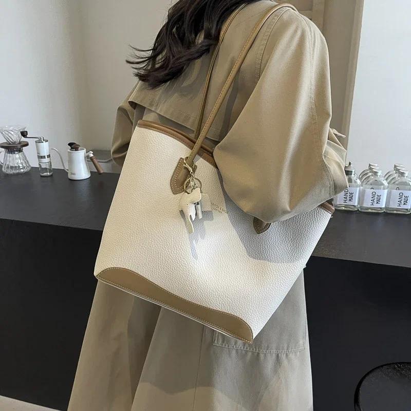 Damentasche mit großem Fassungsvermögen  vielseitige Tragetasche  lässige Schultertasche  beliebt  für Herbst und Winter  neu