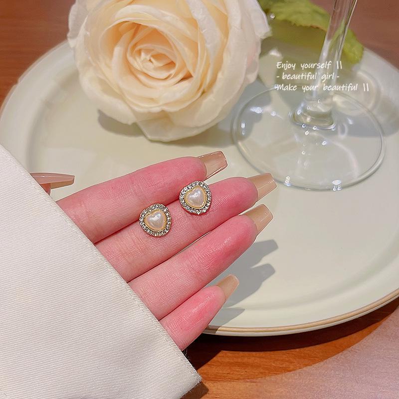 S925 Silver Love Pearl Earrings: Exquisite Super Flash Diamond Inlaid Design for a Stylish, Celebrity-Inspired Look