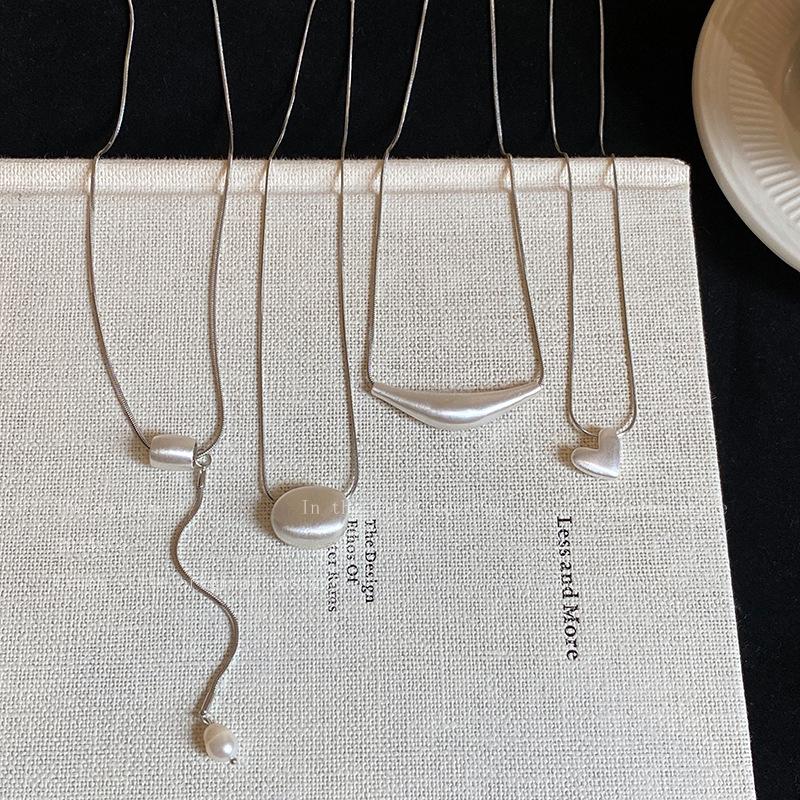 Silver Brushed Love Heart Necklace: Korean Minimalist Style, Autumn/Winter Exquisite Sweater Chain