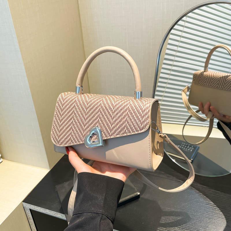 

New Fashionable Spliced Large Capacity Leather Women s Crossbody Bag, Heart-shaped Decoration Hand-held Square Bags KTB 21x7x12cm хакі