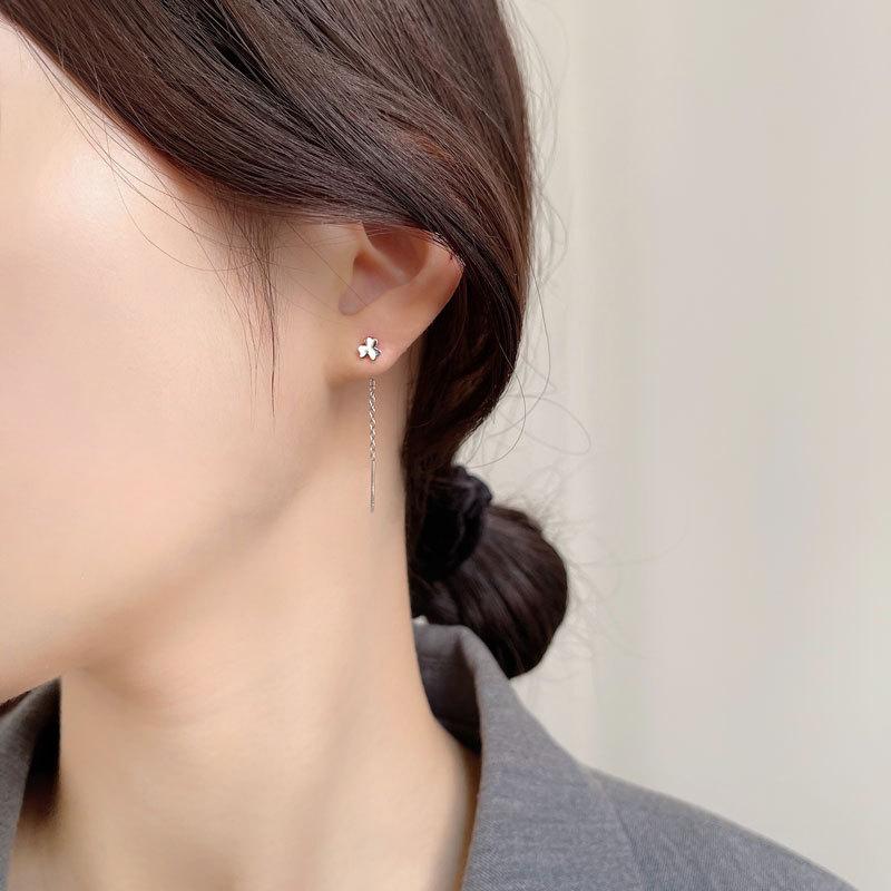 Three-leaf Clover Love Star Ear Cable Temperament Medium-length Style To Modify The Face Shape Simple Design
