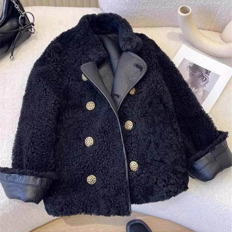 High-end Black Lamb Wool Lapel Jacket Women's Autumn and Winter Fashion Temperament Fur Integrated Wool Short Top Tide