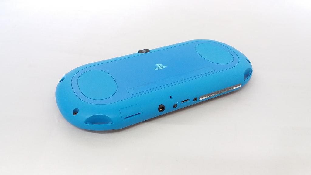 PlayStation Vita model Aqua Blue Wi-Fi (PCH-2000ZA23)
