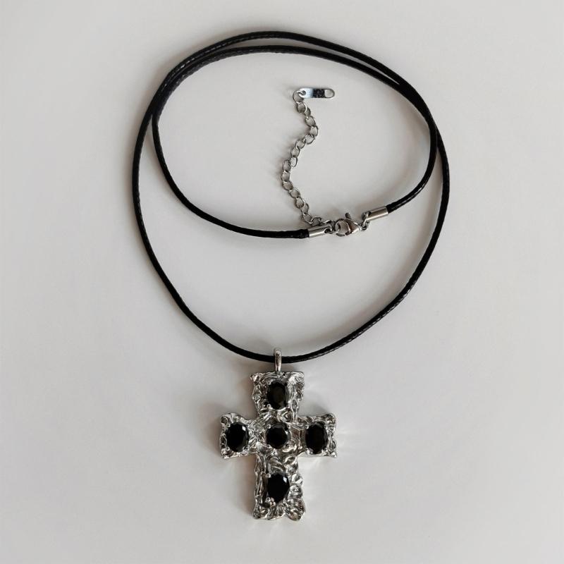 Diamond Studded Neckchain Fashionable Crucifix Pendant Necklaces Adjustable Collarbone Chain Cross Jewelry Ornament