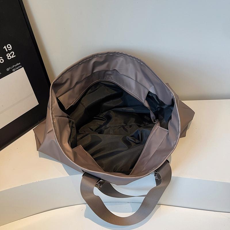 Minimalist Nylon Tote Bag for Women – Large Capacity Shoulder Bag with Adjustable Strap, Perfect for Work & Everyday Use