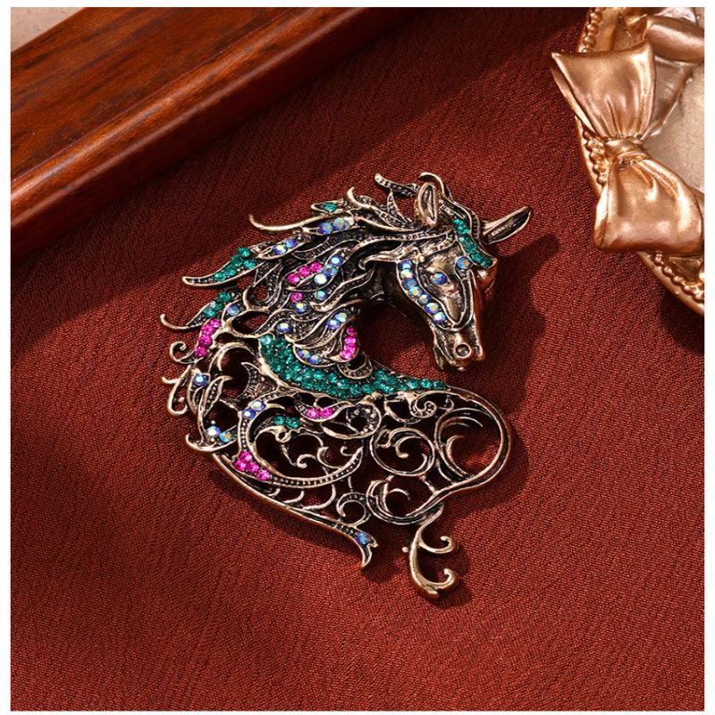 Luxury Rhinestone Horse Brooches Unisex Retro Animal Badge Pins Event Party Fashion Gifts Decoration Clothes Accessories