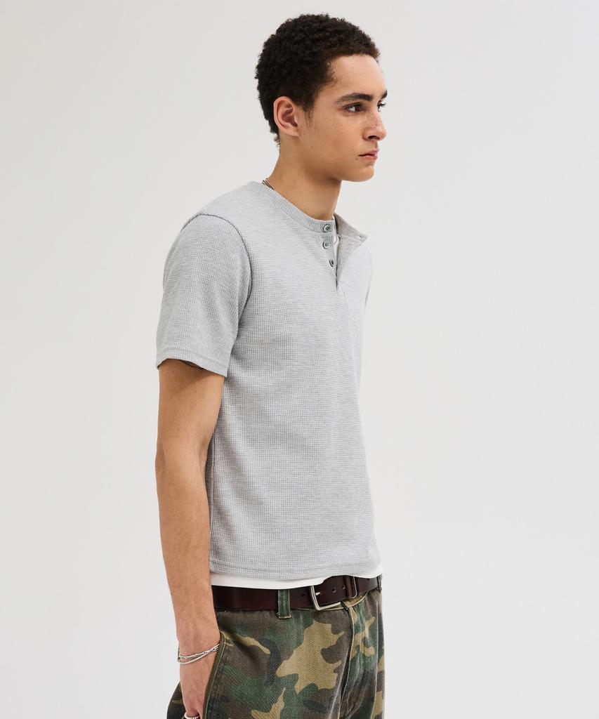 LEIRE Waffle Henley Neck Semi-Crop T-Shirt [Gray]