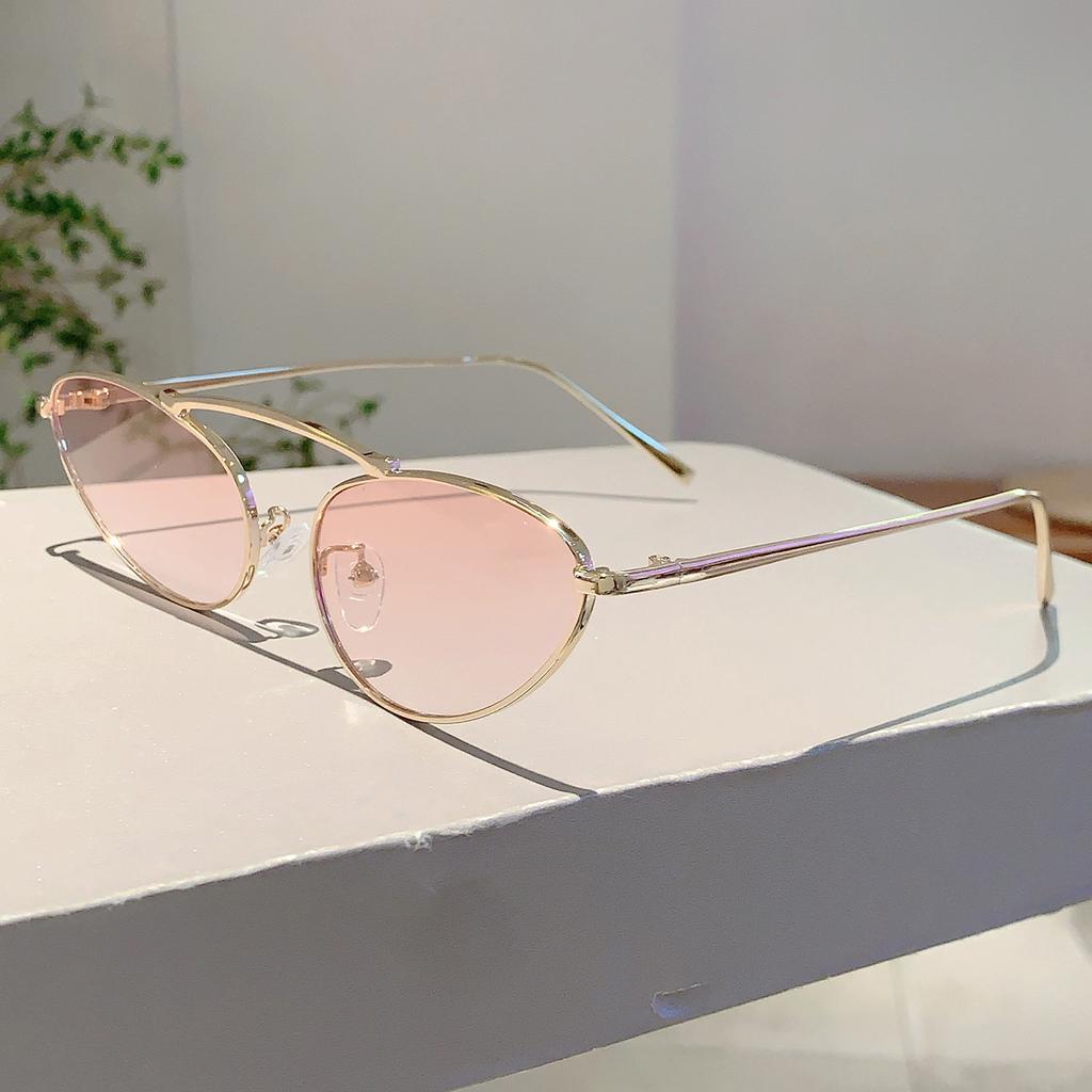 New Fashion Triangle Decor Sunglasses Women Cat Eye Trends Shades Sun Glasses Luxury Metal Beach Sunglasses