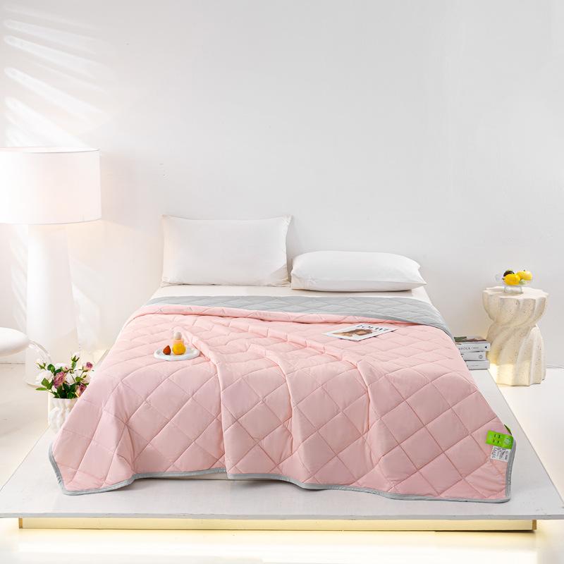 Silk Cool Summer Quilt: Lightweight, Solid Color, Ideal for Air Conditioning