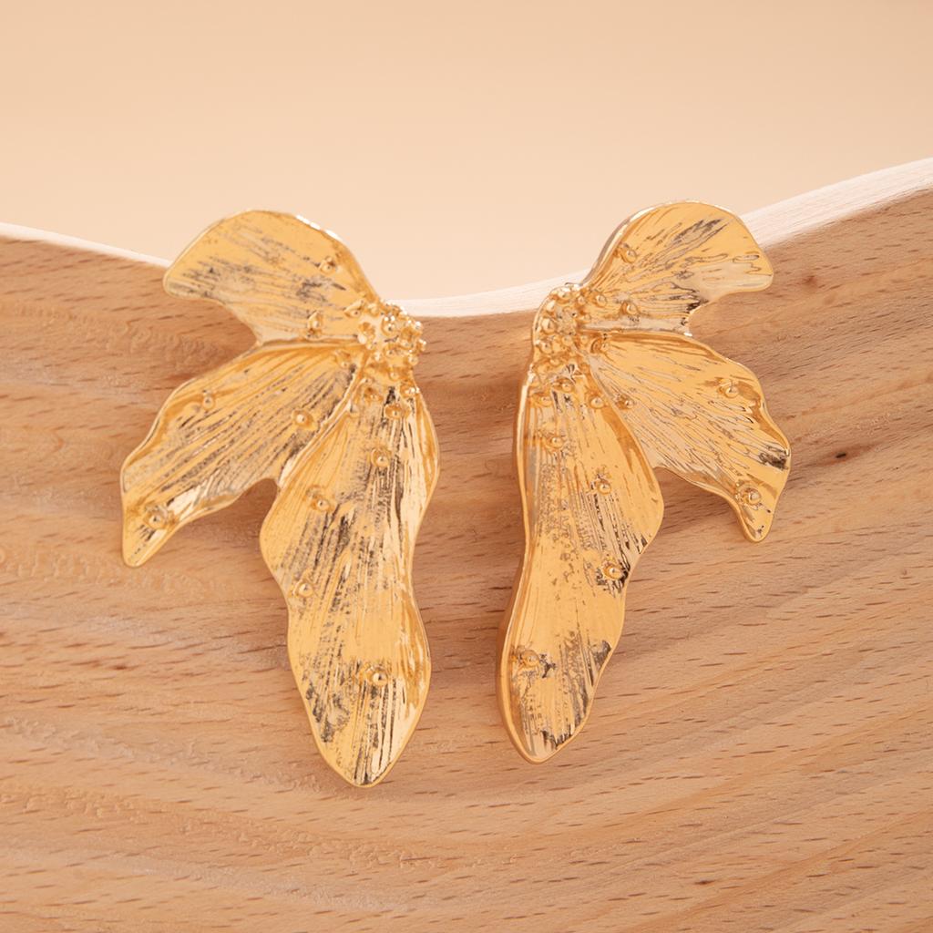 Elegant Big Metal Leaf Stud Earrings for Women Trendy Ladies Designer Statement Earrings Accessories 2026 Fashion Jewelry Female