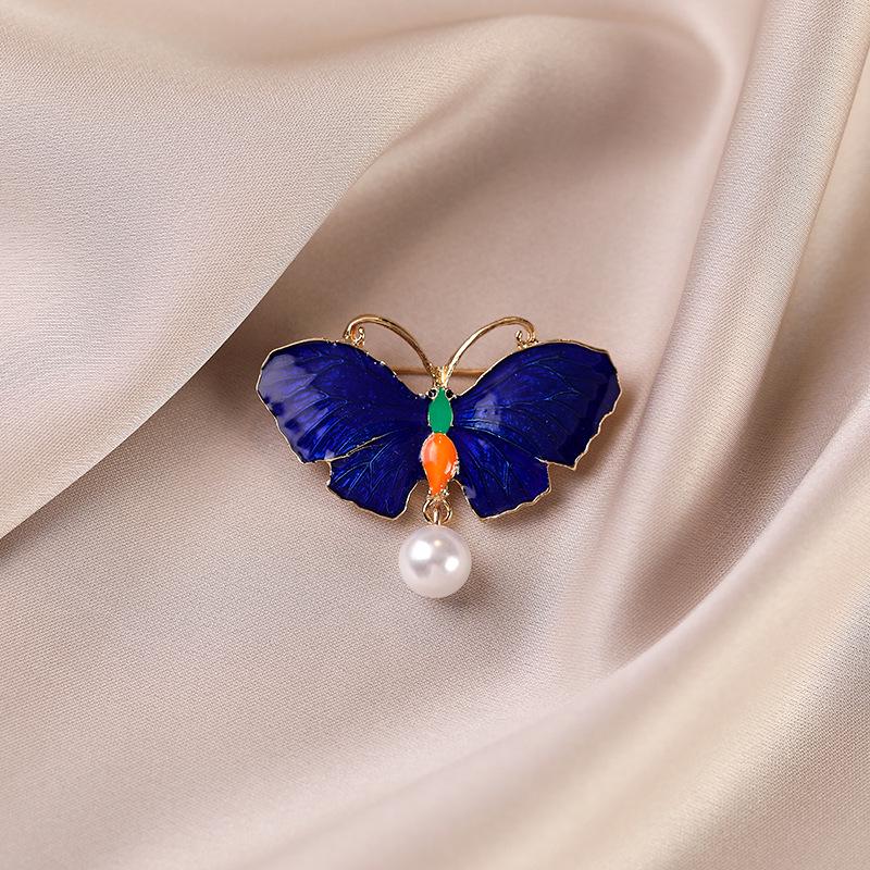 Elegant Pearl Brooch for Women's Suits - High-End Jewelry Pin