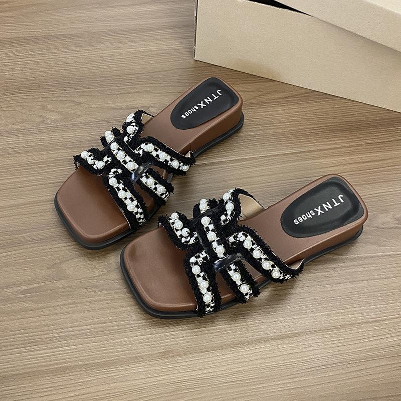 

Жемчужные французские праздничные крутые тапочки женские летние 2025 новые на плоской подошве нескользящие с юбкой нежные тапочки на один палец 35